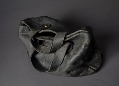 Picture of Black Purse with Dust