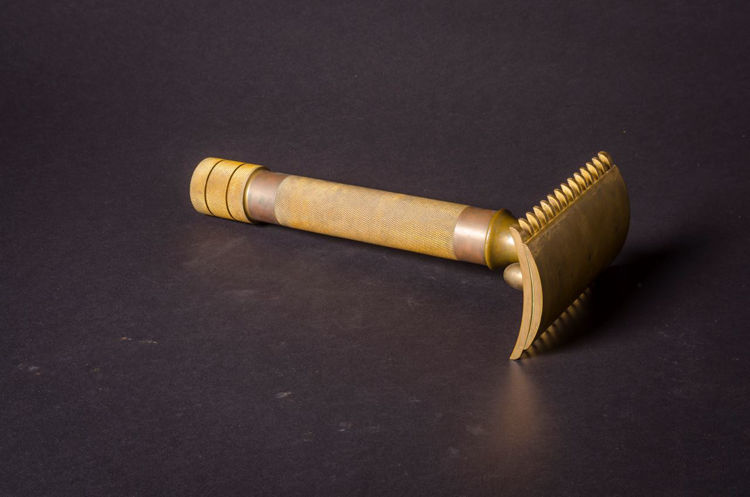 Picture of Monumental Window Display Safety Razor
