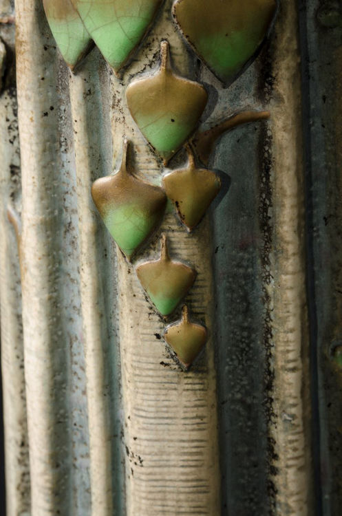 Picture of Arrow Leaf Trees Vase