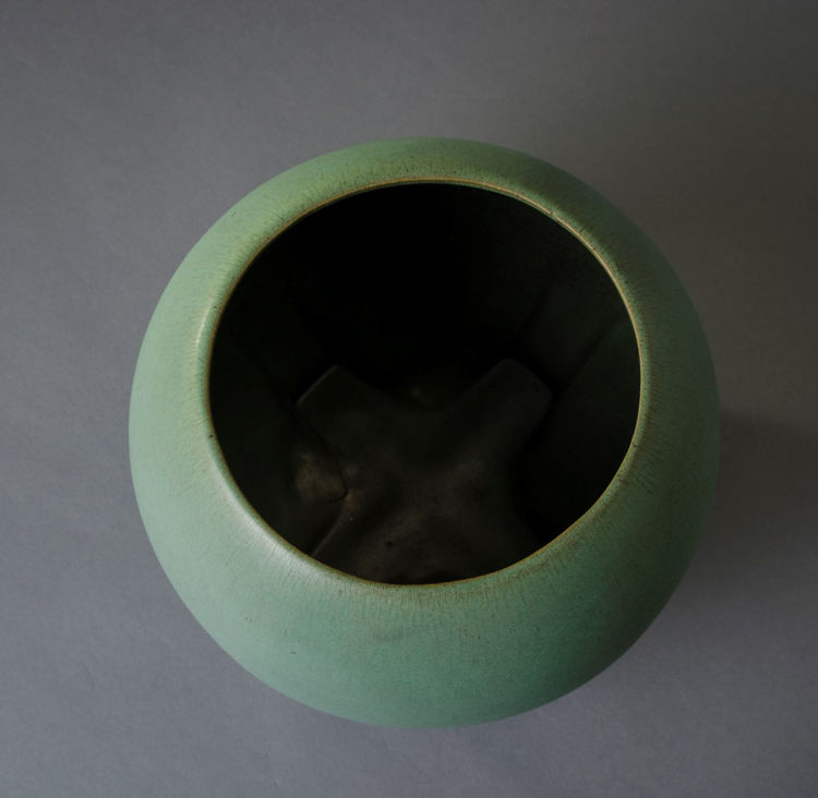 Picture of Buttressed Spherical Vase